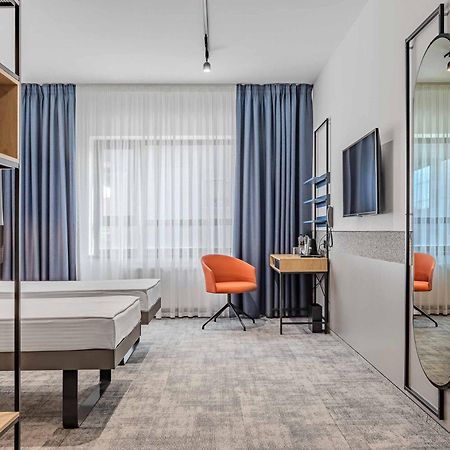 Iq Hotel Kiev Bagian luar foto