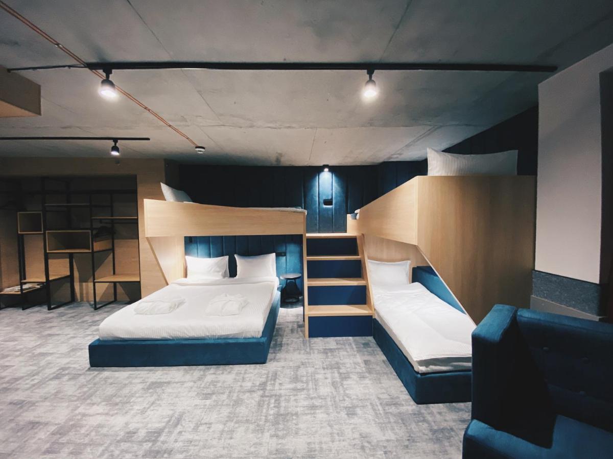 Iq Hotel Kiev Bagian luar foto