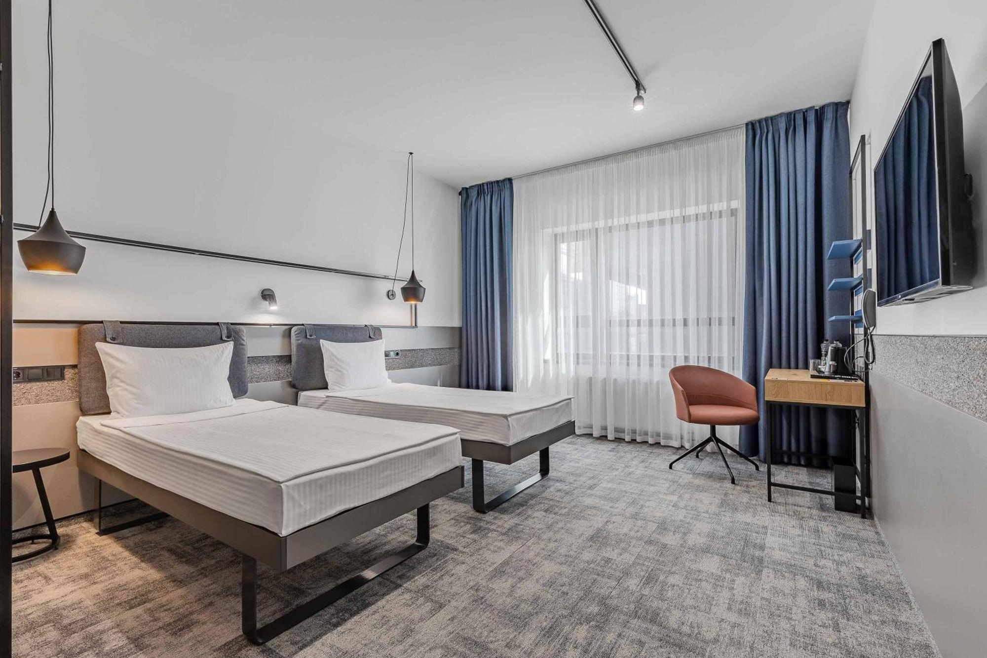 Iq Hotel Kiev Bagian luar foto