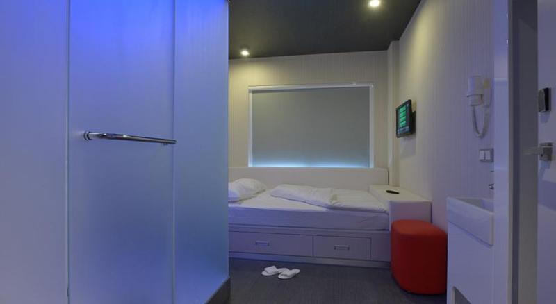 Iq Hotel Kiev Bagian luar foto